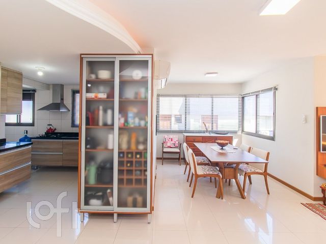Apartamento com 86m², 2 dormitórios, 1 suíte, 2 vagas, Rio Branco em Porto Alegre