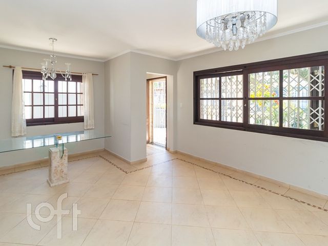 Casa com 194m², 4 dormitórios, 1 suíte, 3 vagas, Higienópolis em Porto Alegre