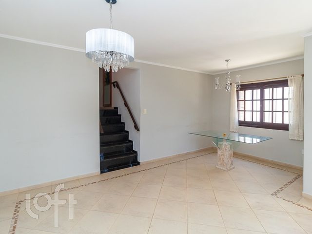 Casa com 194m², 4 dormitórios, 1 suíte, 3 vagas, Higienópolis em Porto Alegre