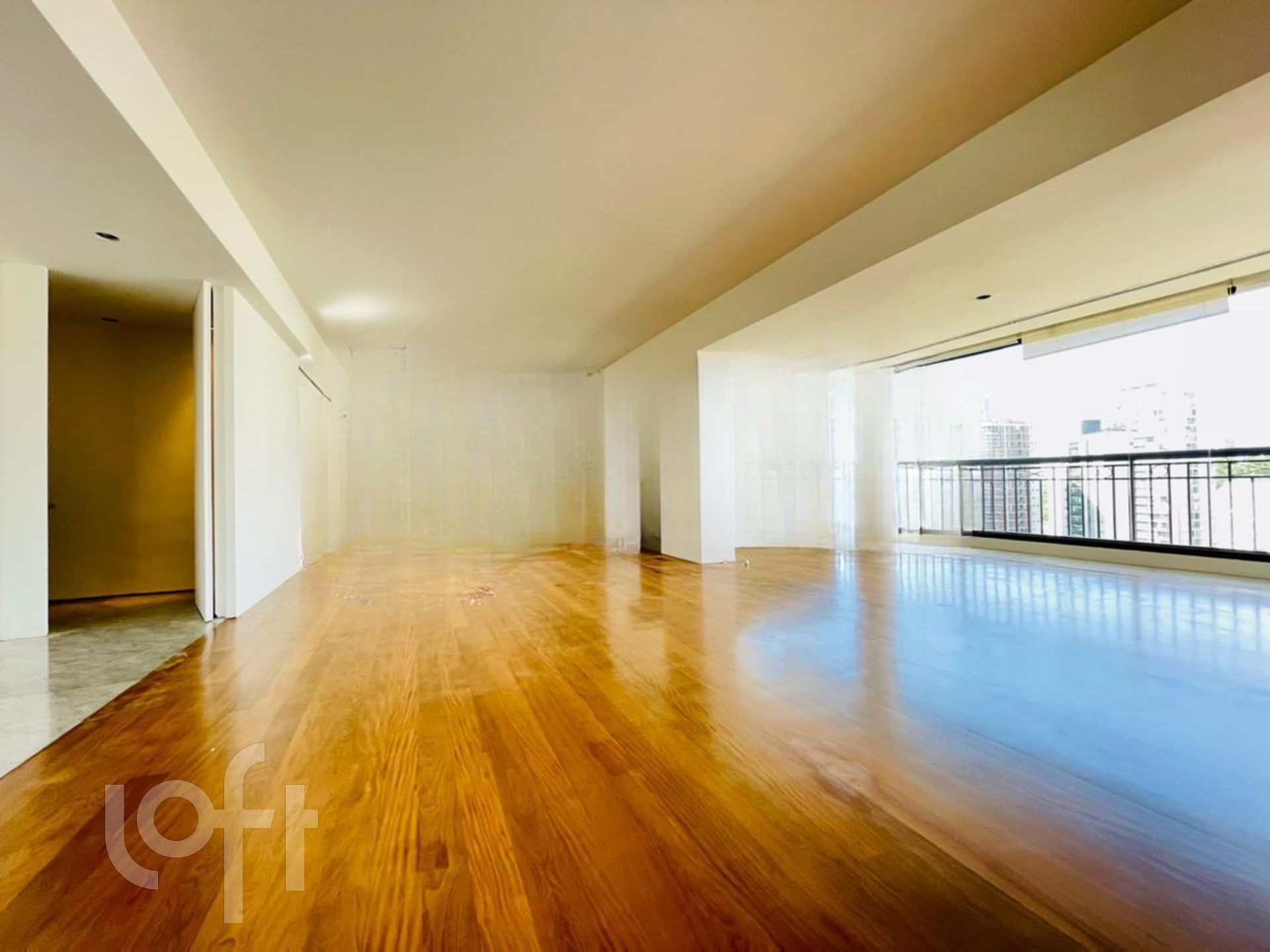 Apartamento à venda com 3 quartos, 215m² - Foto 1