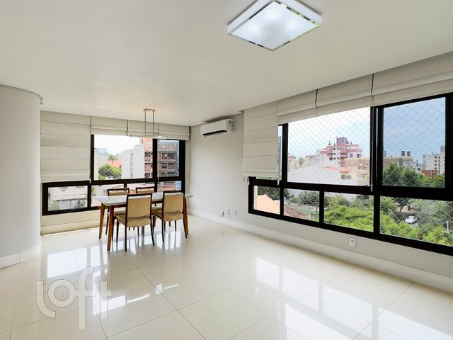 Apartamento com 98m², 3 dormitórios, 1 suíte, 2 vagas, Higienópolis em Porto Alegre