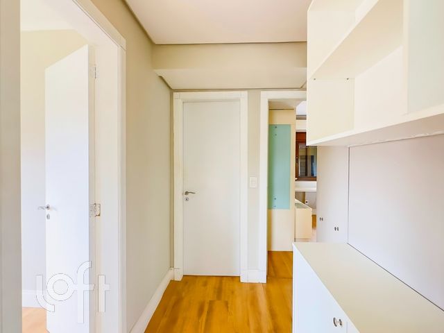 Apartamento com 98m², 3 dormitórios, 1 suíte, 2 vagas, Higienópolis em Porto Alegre