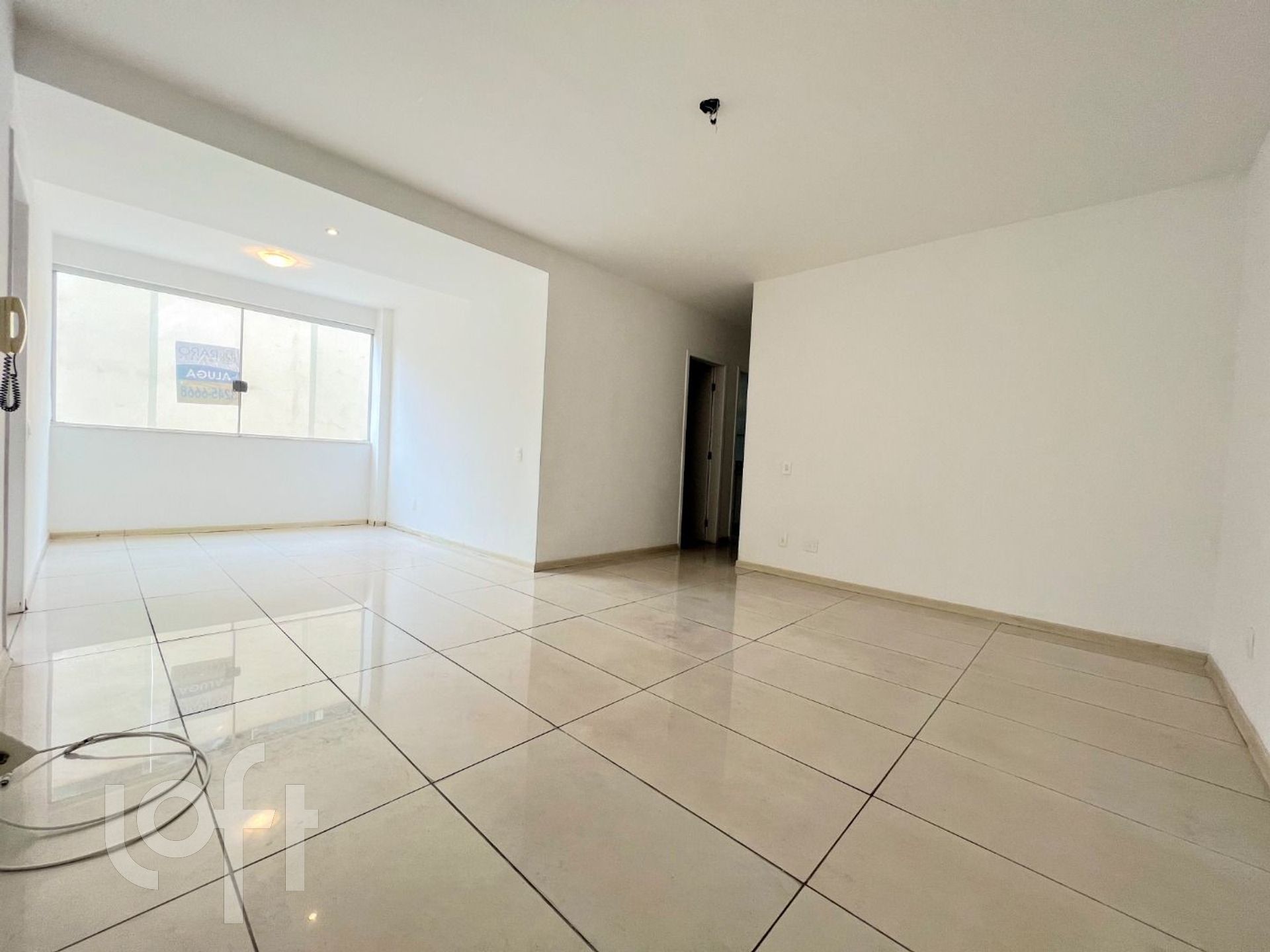 Apartamento à venda com 3 quartos, 75m² - Foto 1