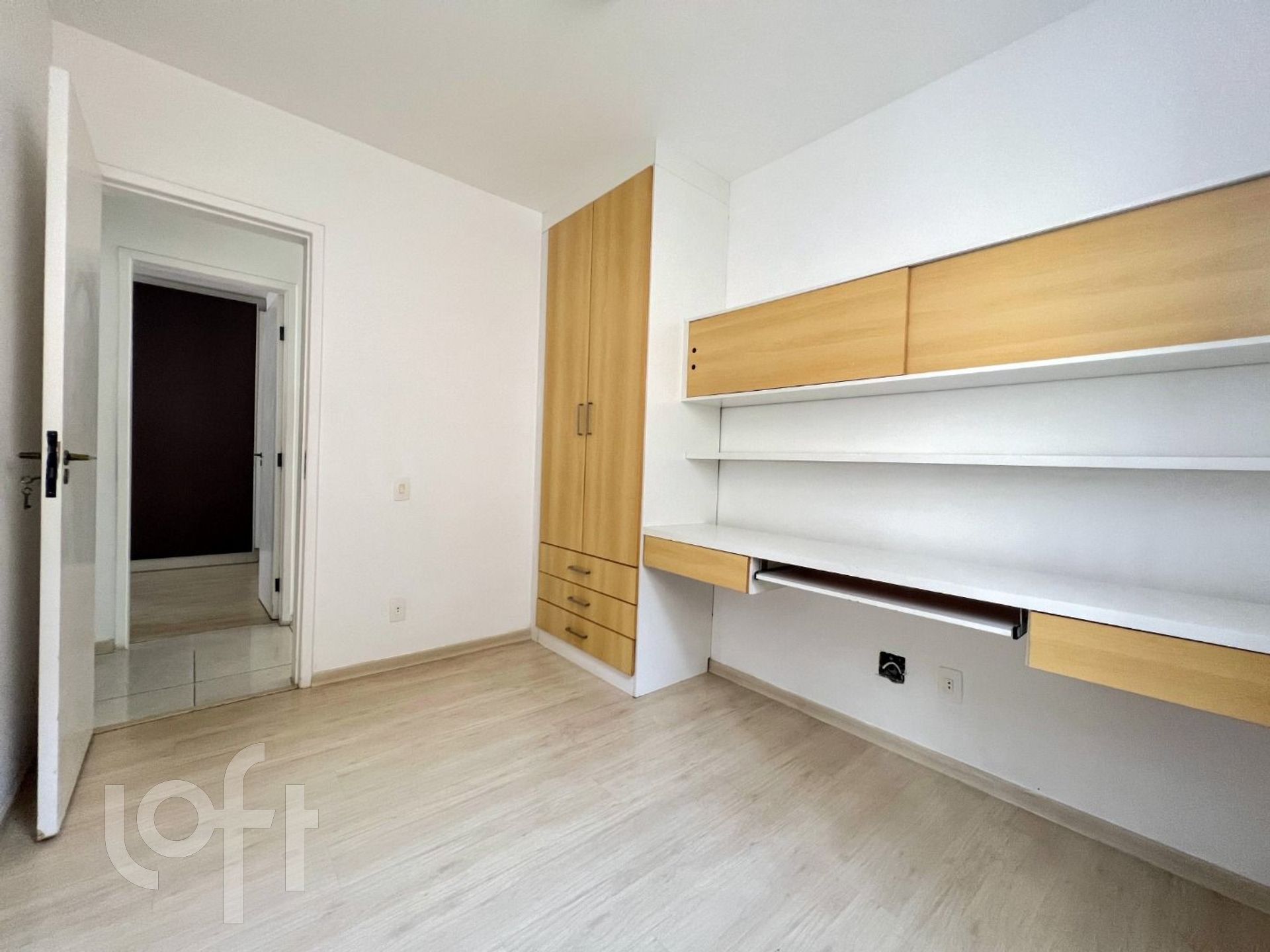 Apartamento à venda com 3 quartos, 75m² - Foto 4