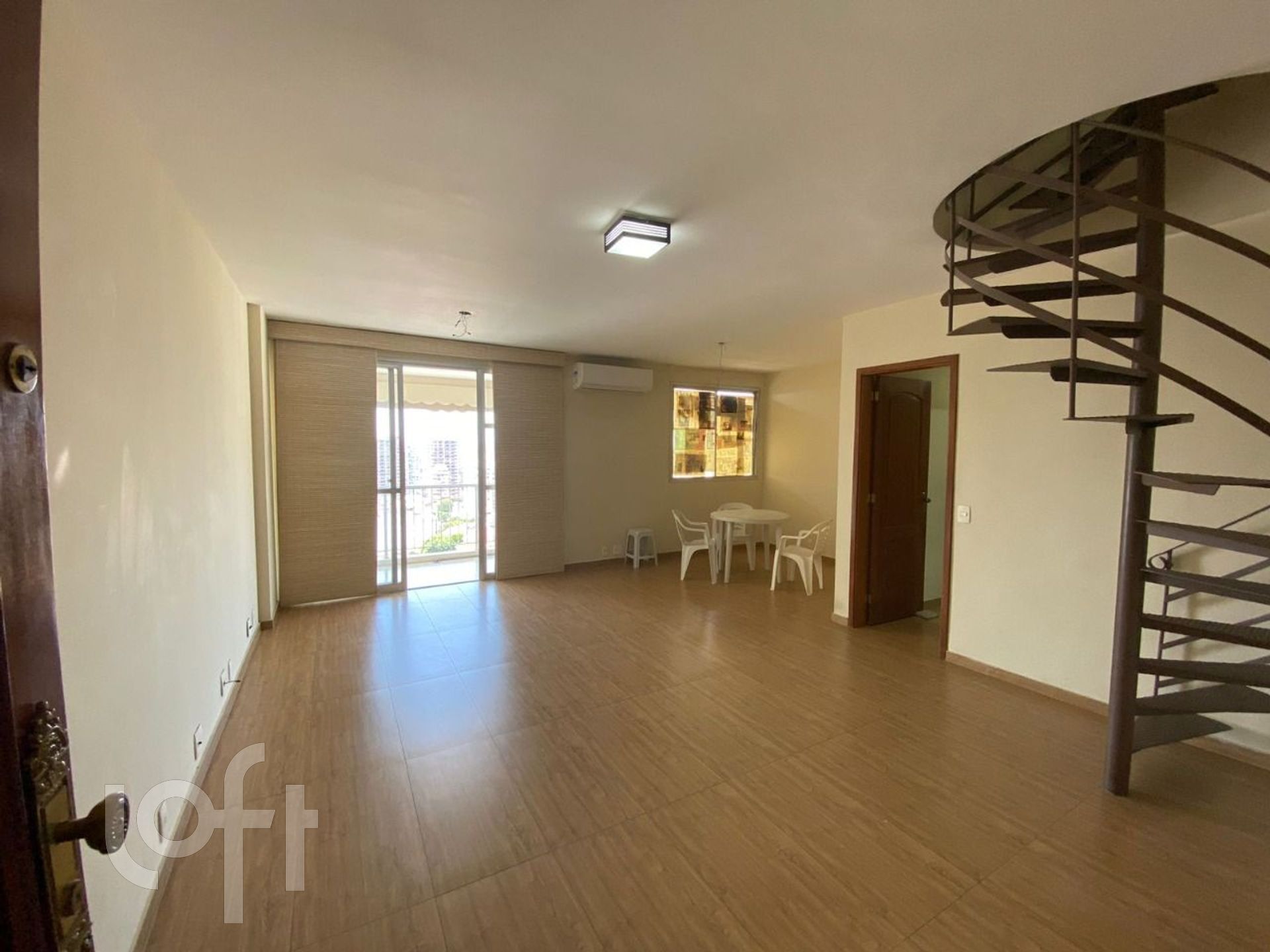 Apartamento à venda com 3 quartos, 180m² - Foto 1