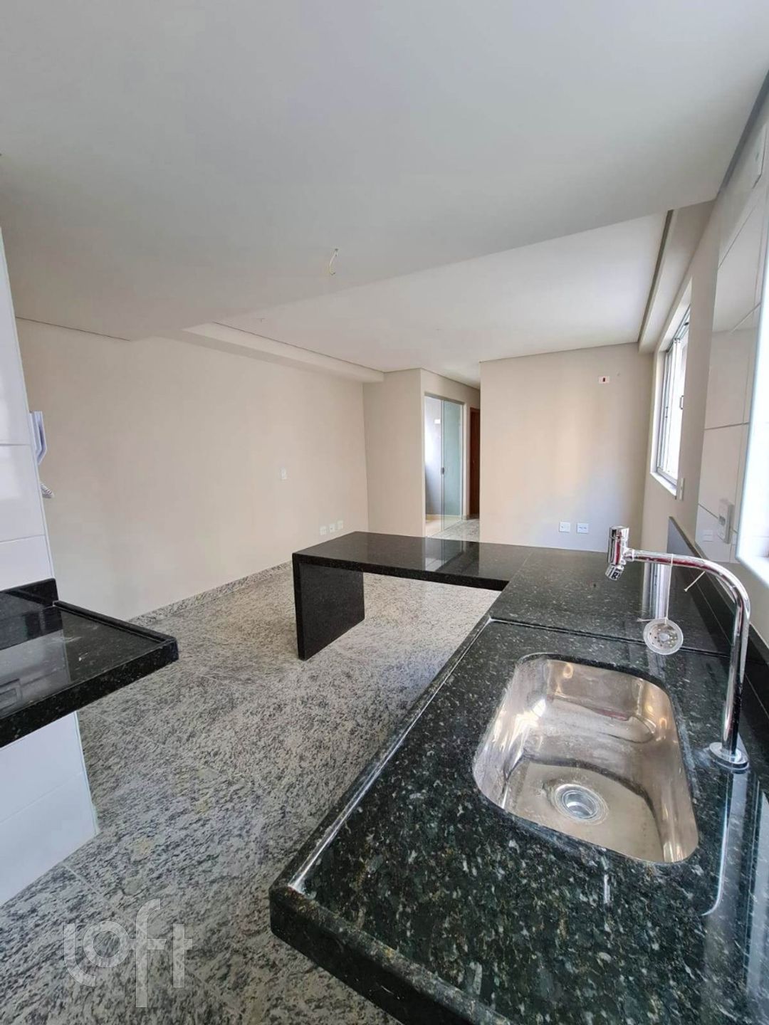 Apartamento à venda com 3 quartos, 79m² - Foto 2