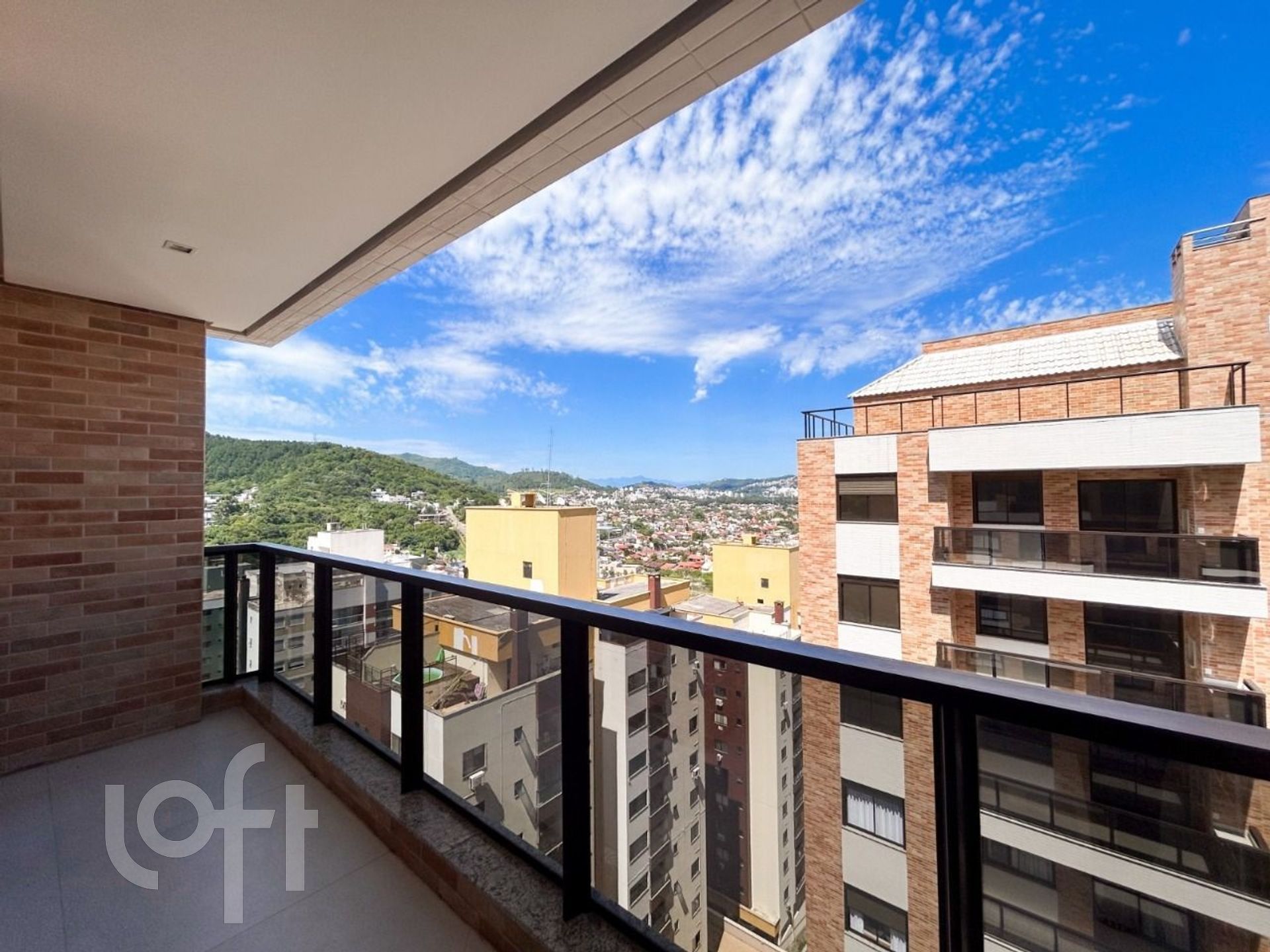 Apartamentos com 185m², 4 quartos, 4 suítes, 2 garagens, no bairro Itacorubi em Florianópolis