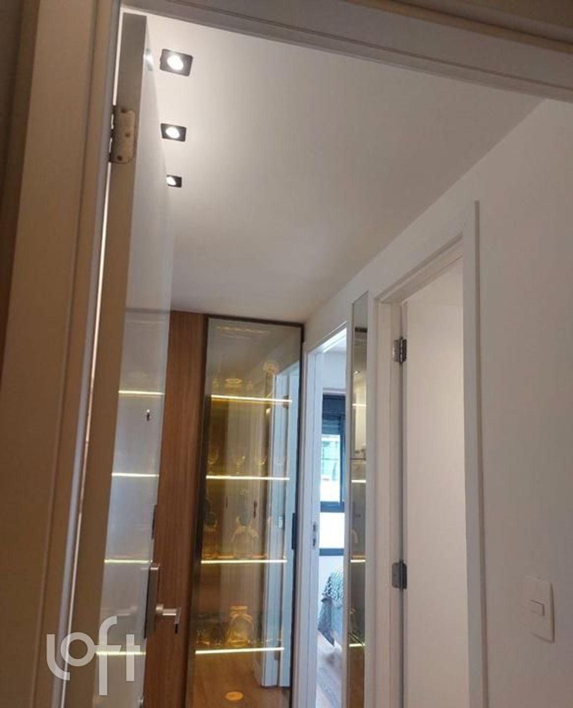 Apartamento à venda com 1 quarto, 34m² - Foto 2