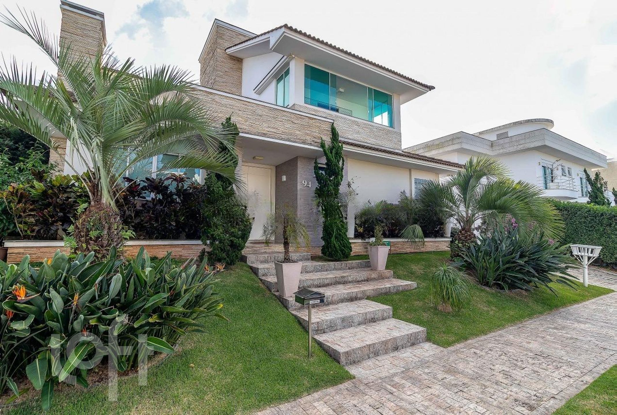 VENDA &#8211; Casa de 4 quartos no bairro Jurere Oeste, Florianópolis &#8211; 11463