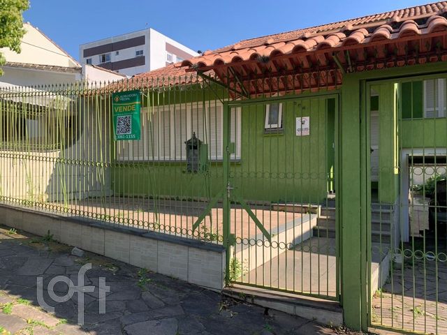 Casa com 238m², 5 dormitórios, 1 suíte, 4 vagas, Vila Ipiranga em Porto Alegre