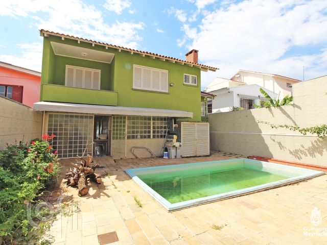 Casa com 238m², 5 dormitórios, 1 suíte, 4 vagas, Vila Ipiranga em Porto Alegre