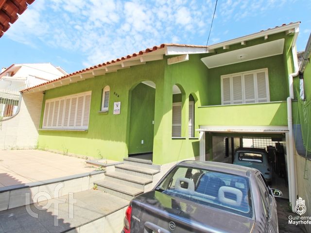 Casa com 238m², 5 dormitórios, 1 suíte, 4 vagas, Vila Ipiranga em Porto Alegre