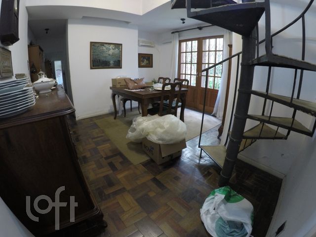 Casa com 142m², 4 dormitórios, 1 suíte, 1 vaga, Rio Branco em Porto Alegre
