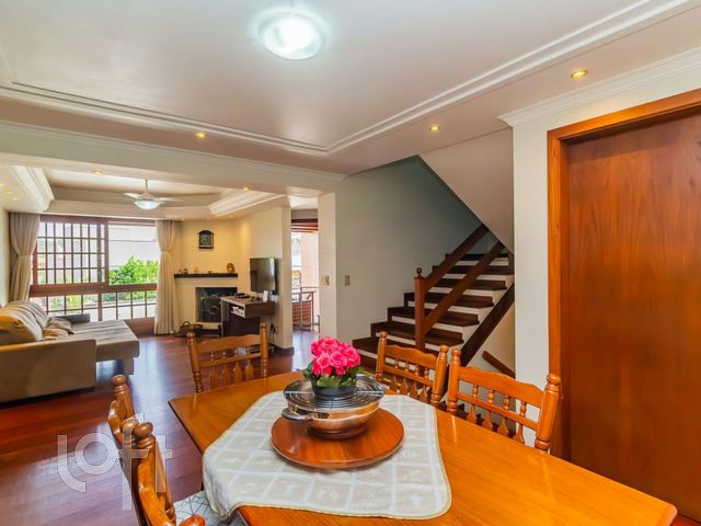 Casa em Condomínio com 301m², 4 dormitórios, 2 suítes, 2 vagas, Chácara das Pedras em Porto Alegre