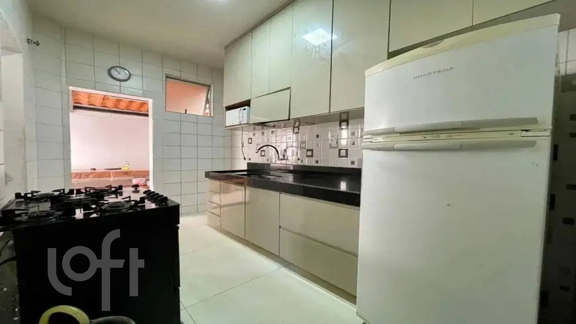 Apartamento à venda com 2 quartos, 70m² - Foto 2