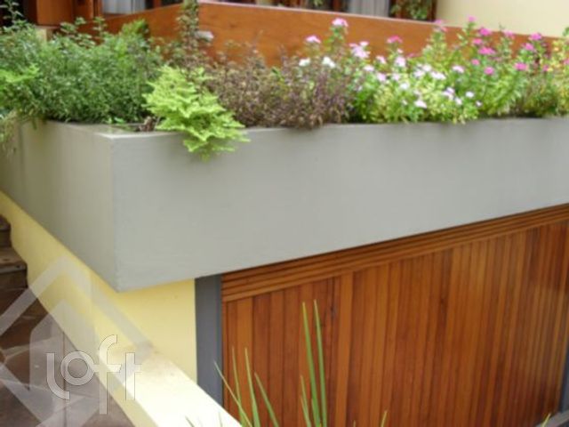 Casa com 240m², 3 dormitórios, 1 suíte, 2 vagas, Chácara das Pedras em Porto Alegre