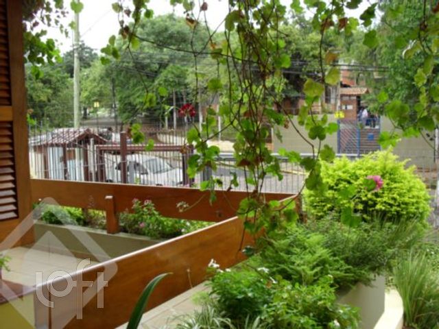 Casa com 240m², 3 dormitórios, 1 suíte, 2 vagas, Chácara das Pedras em Porto Alegre