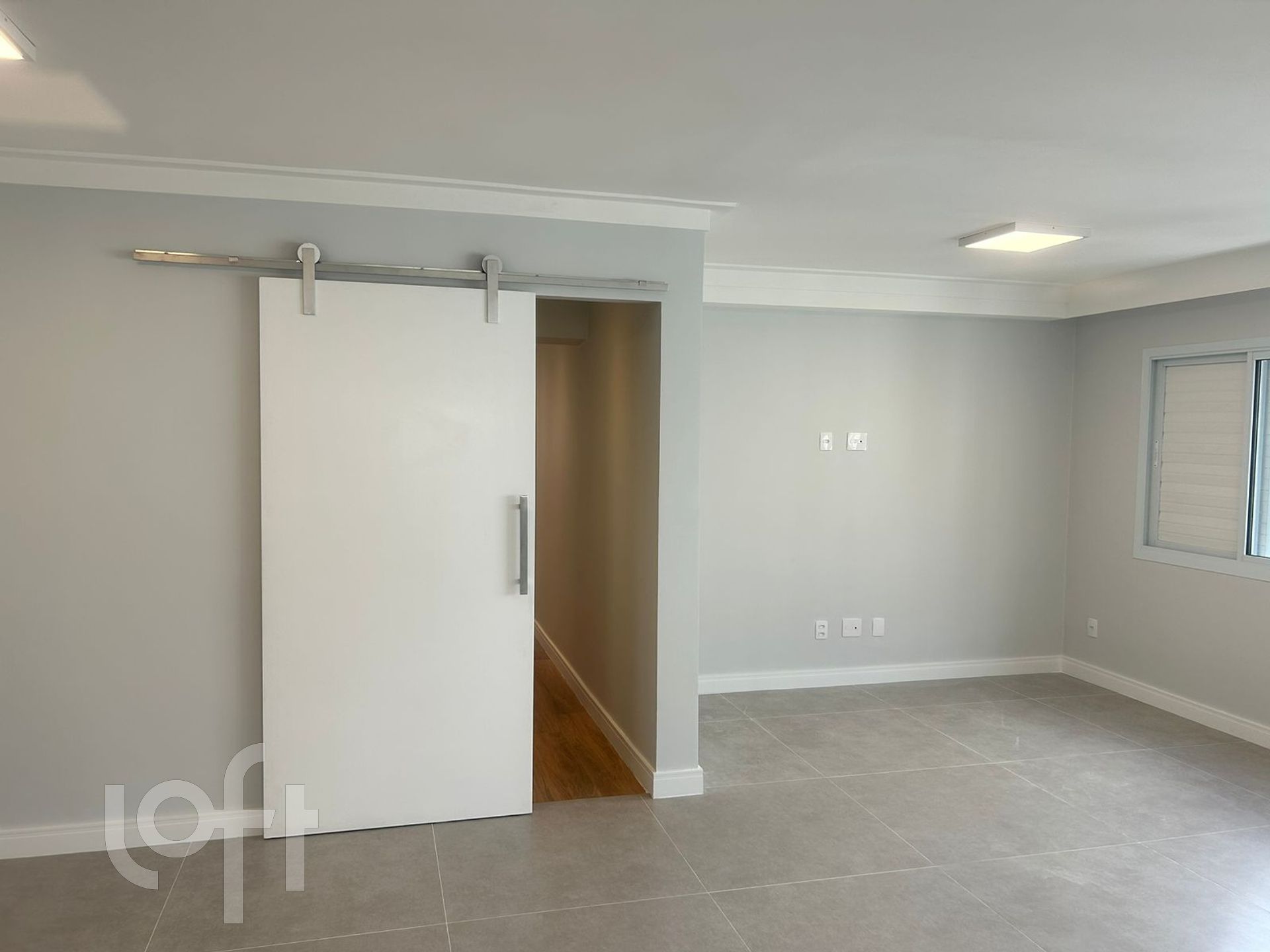 Apartamento à venda com 2 quartos, 105m² - Foto 2