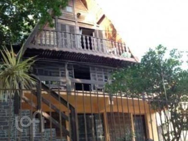 Casa com 435m², 3 dormitórios, 1 suíte, 6 vagas, Chácara das Pedras em Porto Alegre