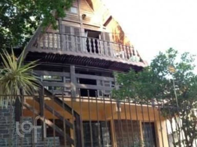 Casa com 435m², 3 dormitórios, 1 suíte, 6 vagas, Chácara das Pedras em Porto Alegre