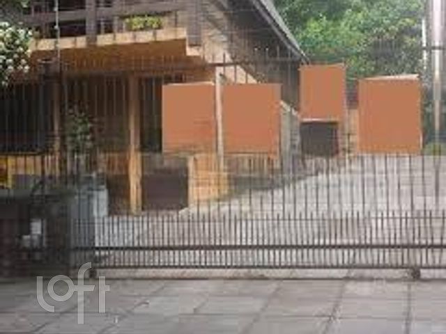Casa com 435m², 3 dormitórios, 1 suíte, 6 vagas, Chácara das Pedras em Porto Alegre