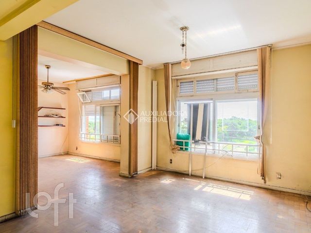 Apartamento com 120m², 3 dormitórios, 1 suíte, 1 vaga, Menino Deus em Porto Alegre