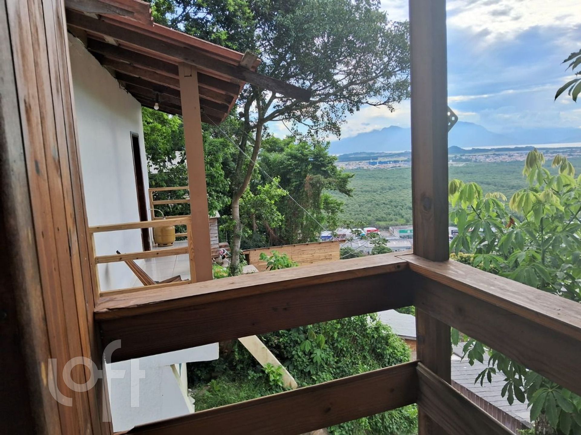 Casa Residencial com 42m², 3 quartos, no bairro Costeira do Pirajubaé em Florianópolis