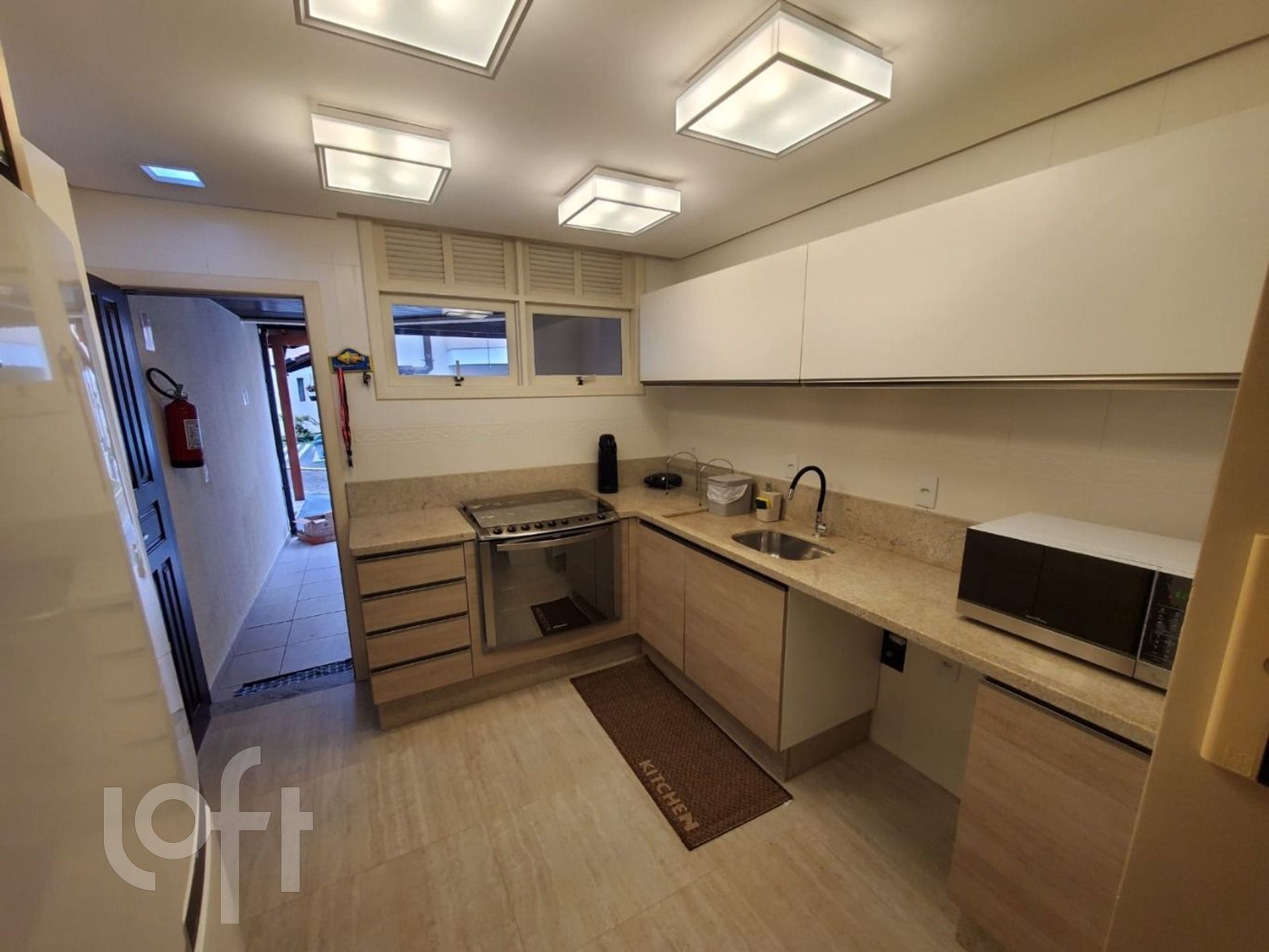 Casa Residencial com 160m², 4 quartos, 2 suítes, no bairro Ponta das Canas em Florianópolis