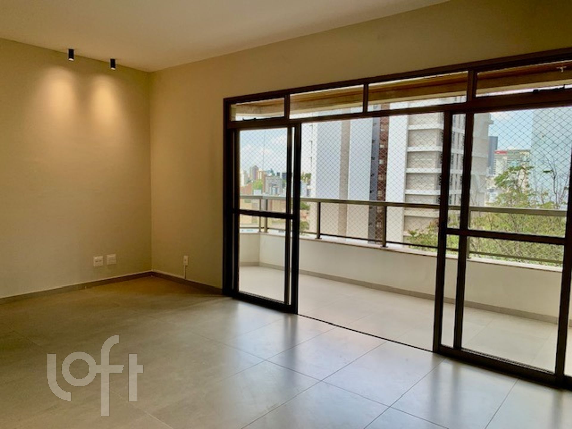 Apartamento à venda com 3 quartos, 150m² - Foto 1