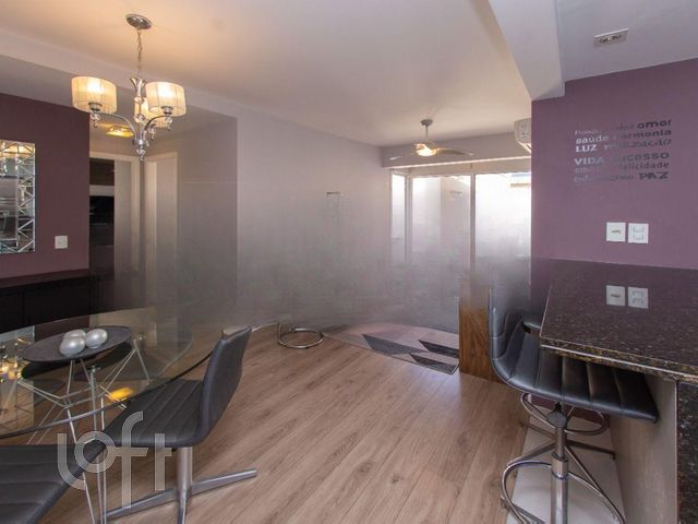 Apartamento com 68m², 2 dormitórios, 1 suíte, 1 vaga, Petrópolis em Porto Alegre