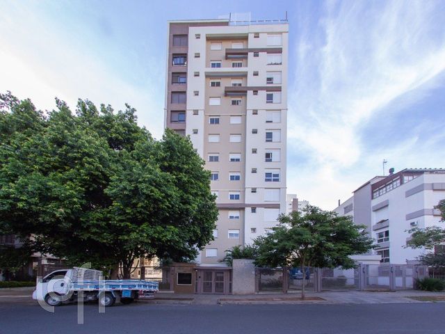 Apartamento com 68m², 2 dormitórios, 1 suíte, 1 vaga, Petrópolis em Porto Alegre