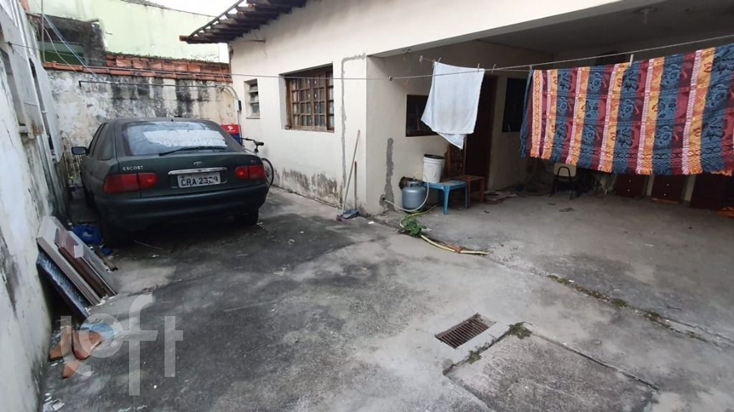 Casa à venda com 4 quartos, 220m² - Foto 2