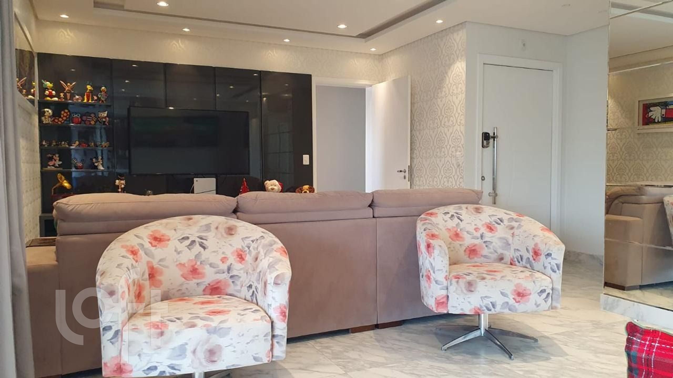 Apartamento à venda com 3 quartos, 165m² - Foto 3