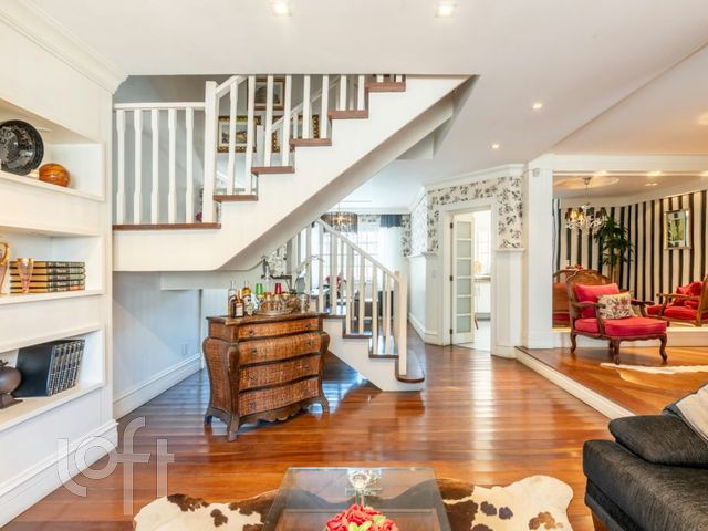 Casa com 340m², 4 dormitórios, 1 suíte, 2 vagas, Vila Ipiranga em Porto Alegre