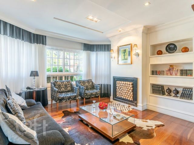 Casa com 340m², 4 dormitórios, 1 suíte, 2 vagas, Vila Ipiranga em Porto Alegre