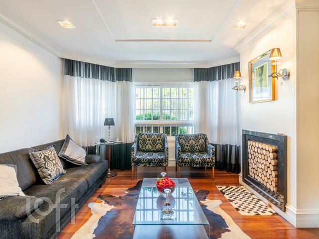 Casa com 340m², 4 dormitórios, 1 suíte, 2 vagas, Vila Ipiranga em Porto Alegre