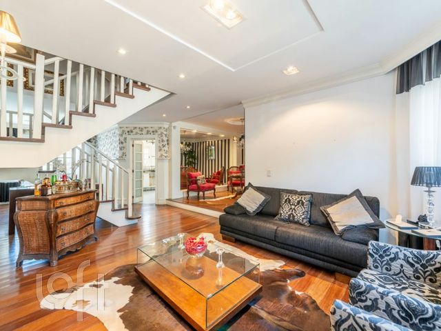 Casa com 340m², 4 dormitórios, 1 suíte, 2 vagas, Vila Ipiranga em Porto Alegre