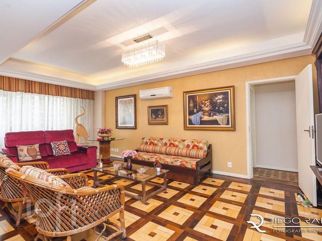 Apartamento com 208m², 3 dormitórios, 1 suíte, 1 vaga, Independência em Porto Alegre