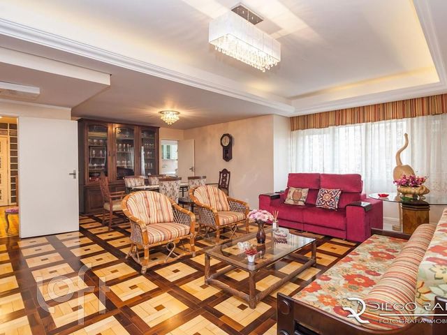 Apartamento com 208m², 3 dormitórios, 1 suíte, 1 vaga, Independência em Porto Alegre