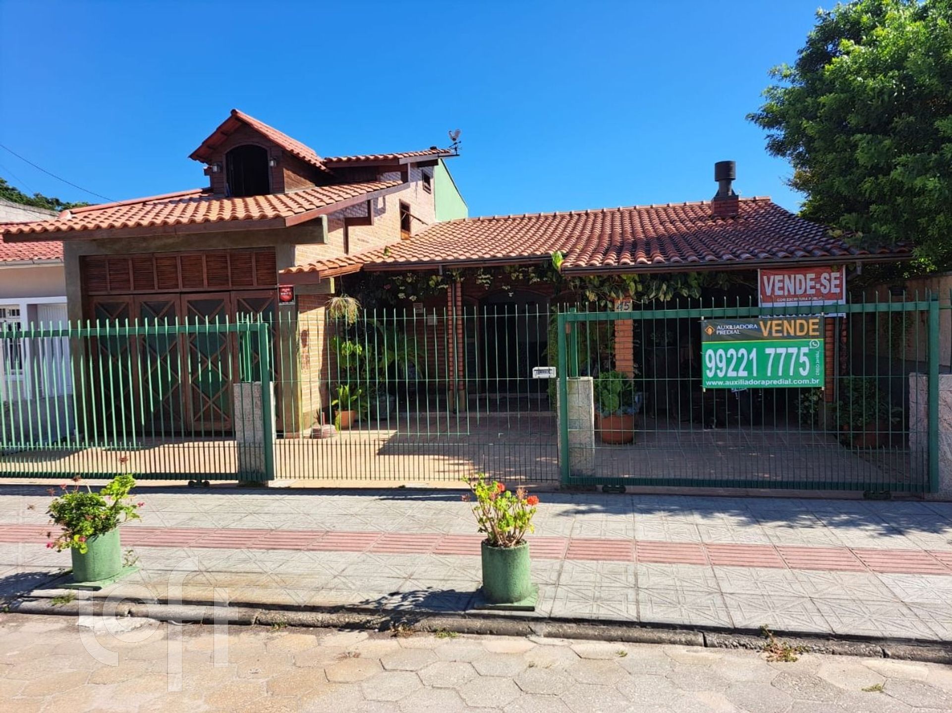 Casa à venda em Praia de Fora com 268 m², 4 quartos, 2 suítes, 3 vagas