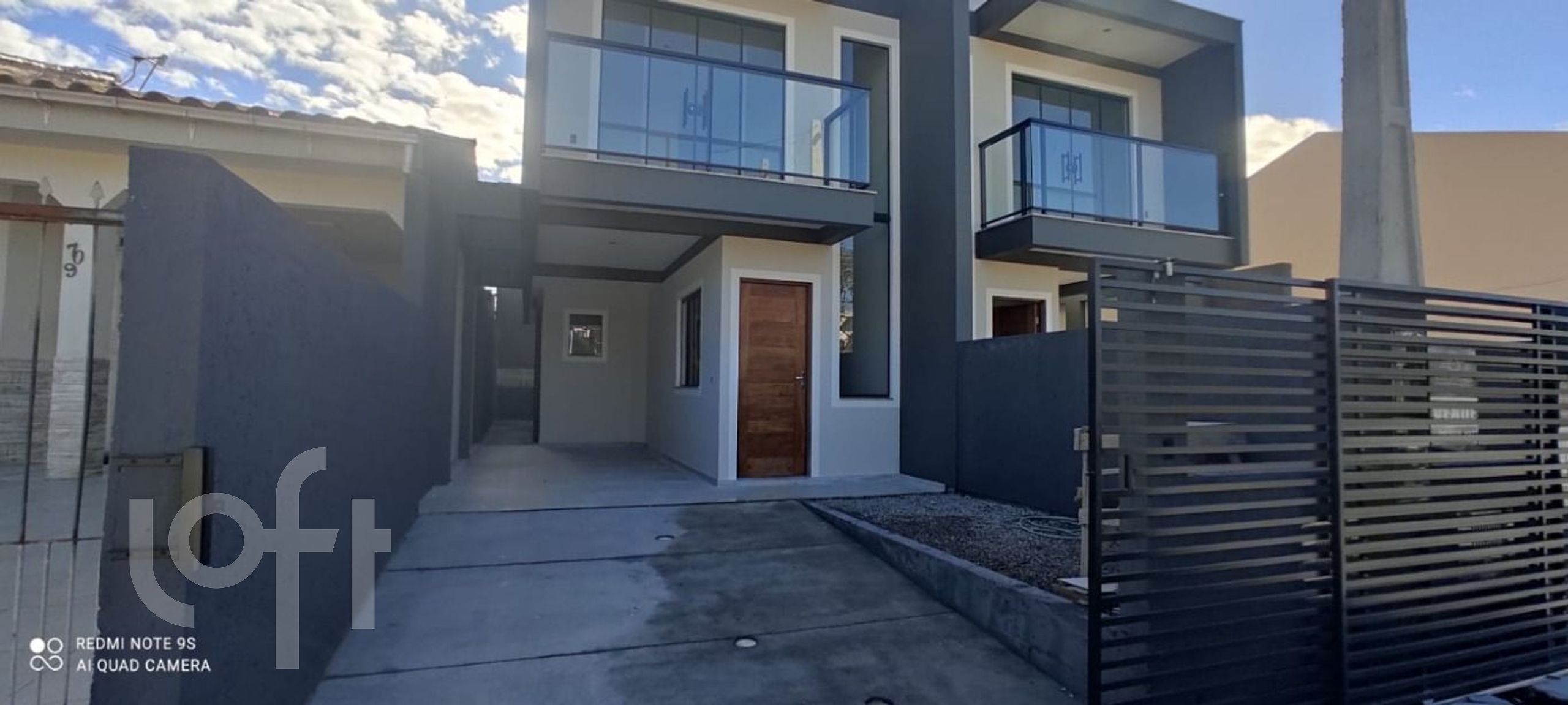 Casa à venda em Forquilhas com 105 m², 2 quartos, 2 suítes