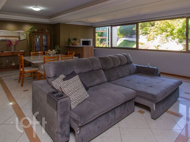 Apartamento com 117m², 3 dormitórios, 1 suíte, 2 vagas, Higienópolis em Porto Alegre