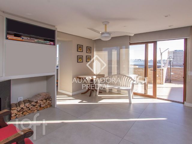 Apartamento com 180m², 3 dormitórios, 1 suíte, 2 vagas, Santa Cecília em Porto Alegre