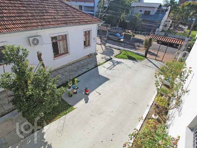 Casa com 156m², 4 dormitórios, 1 suíte, 4 vagas, Chácara das Pedras em Porto Alegre