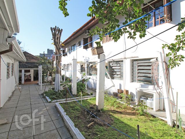 Casa com 156m², 4 dormitórios, 1 suíte, 4 vagas, Chácara das Pedras em Porto Alegre