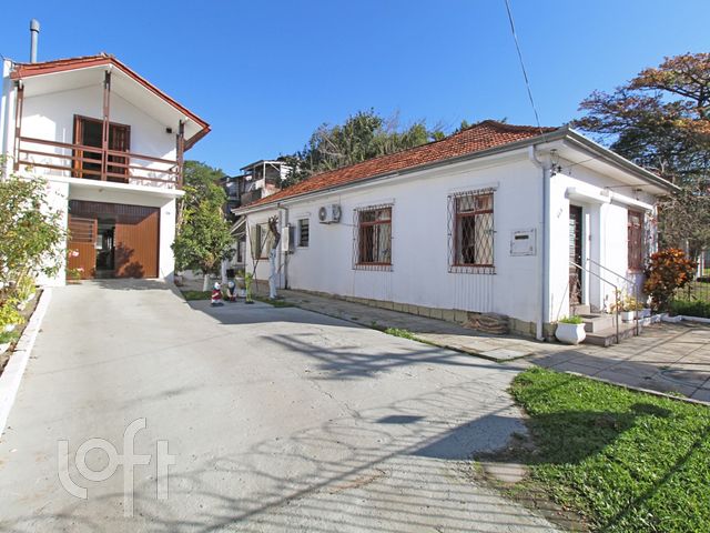 Casa com 156m², 4 dormitórios, 1 suíte, 4 vagas, Chácara das Pedras em Porto Alegre