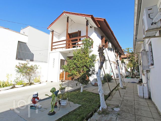 Casa com 156m², 4 dormitórios, 1 suíte, 4 vagas, Chácara das Pedras em Porto Alegre