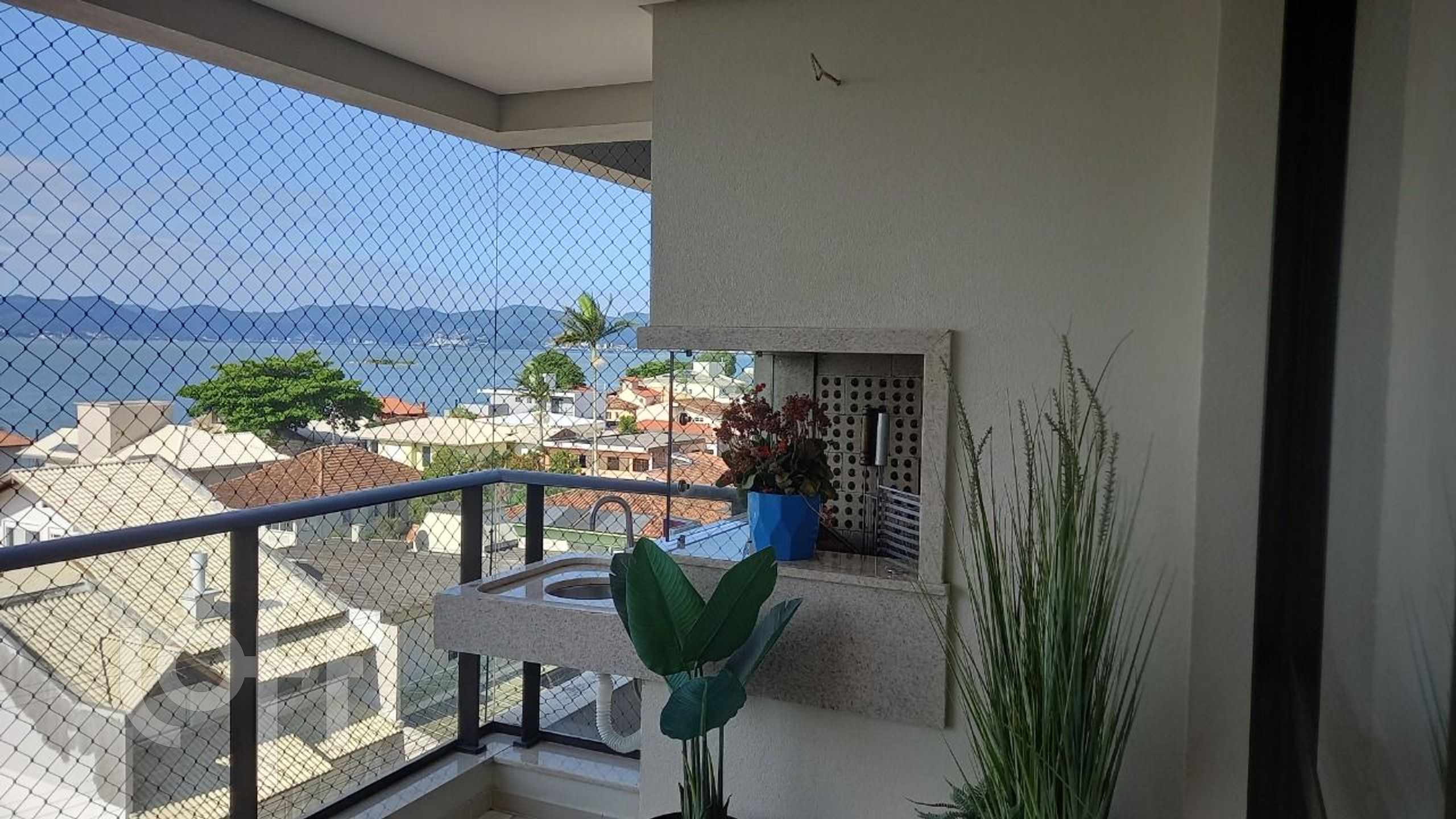 Apartamentos com 90m², 3 quartos, 1 suíte, 1 garagem, no bairro Balneário em Florianópolis