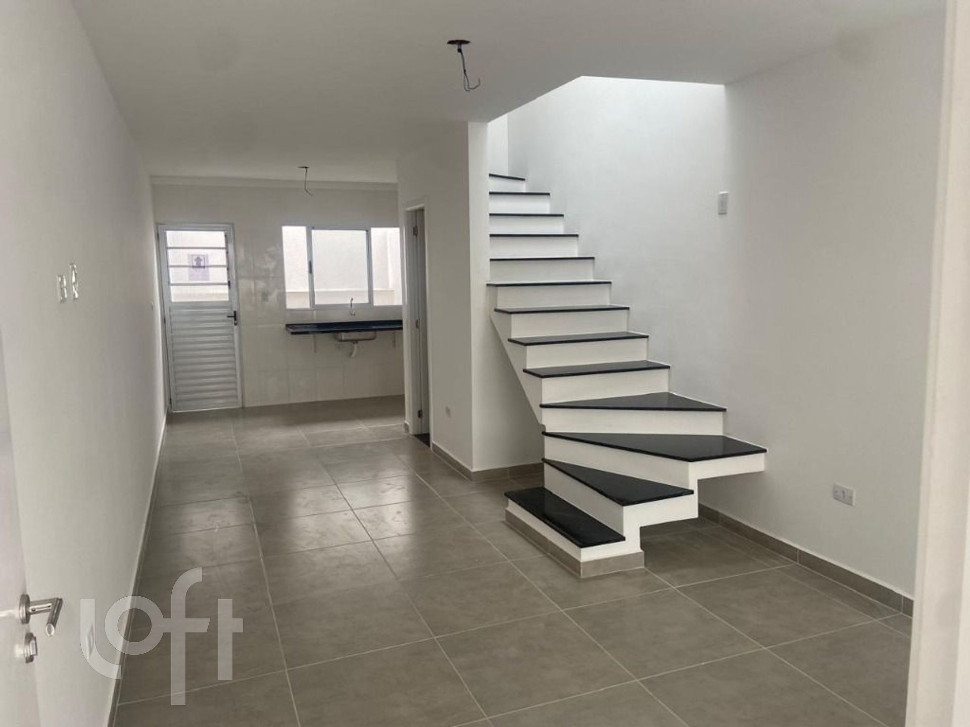 Casa à venda com 2 quartos, 130m² - Foto 1