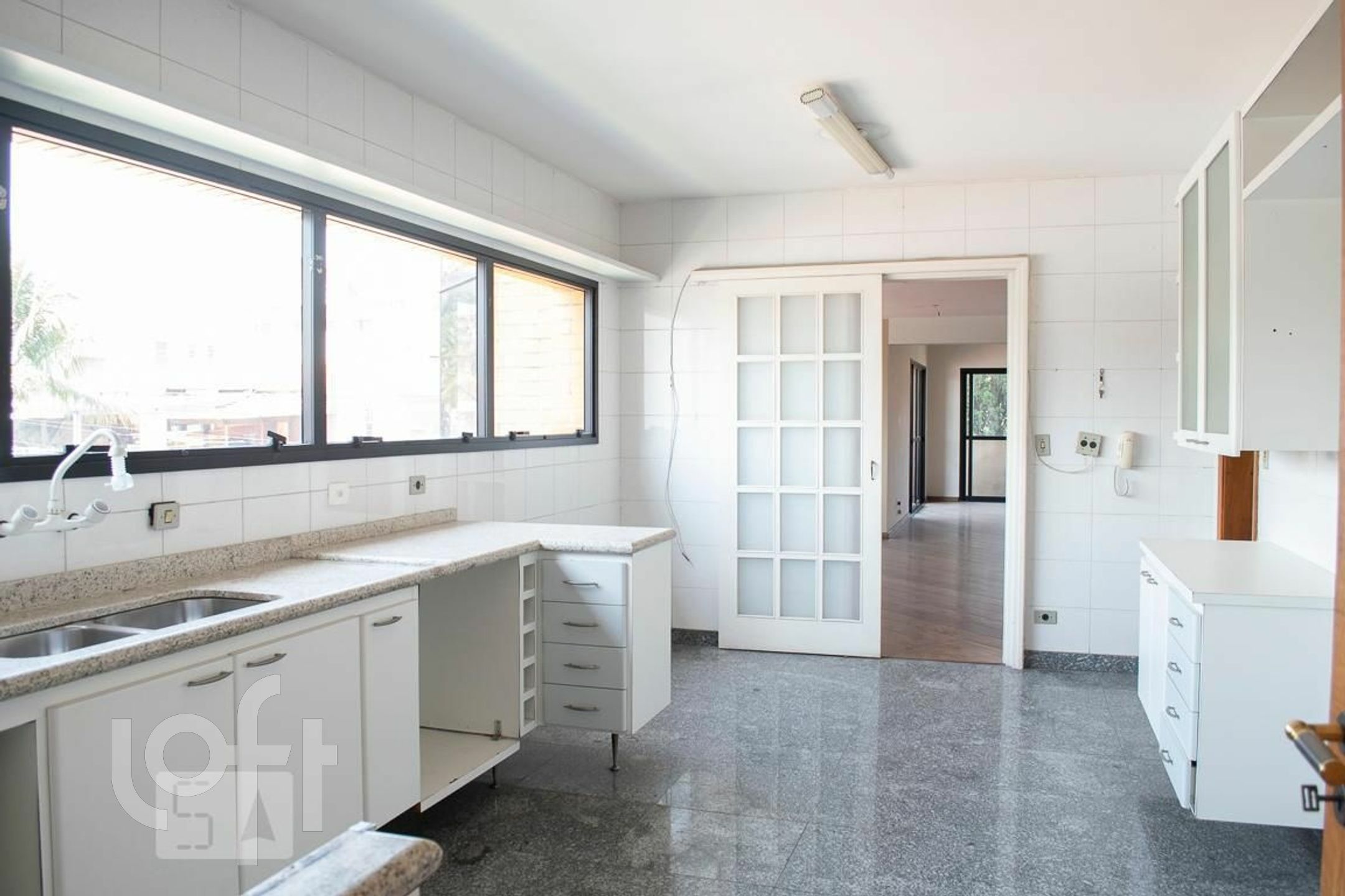 Apartamento à venda com 4 quartos, 190m² - Foto 2